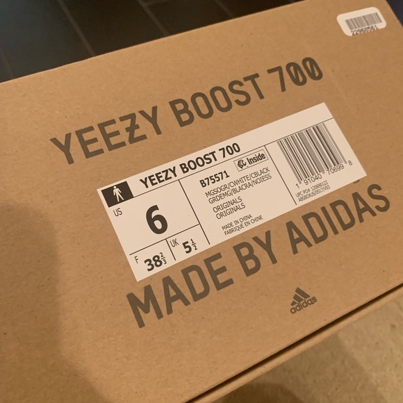 ADIDAS YEEZY BOOST 700 Waverunner - Picture 5 of 6